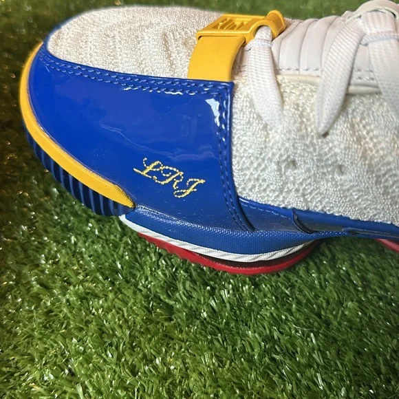 Lebron XVI SB - Grade School Size 6 - New W/Damaged Box